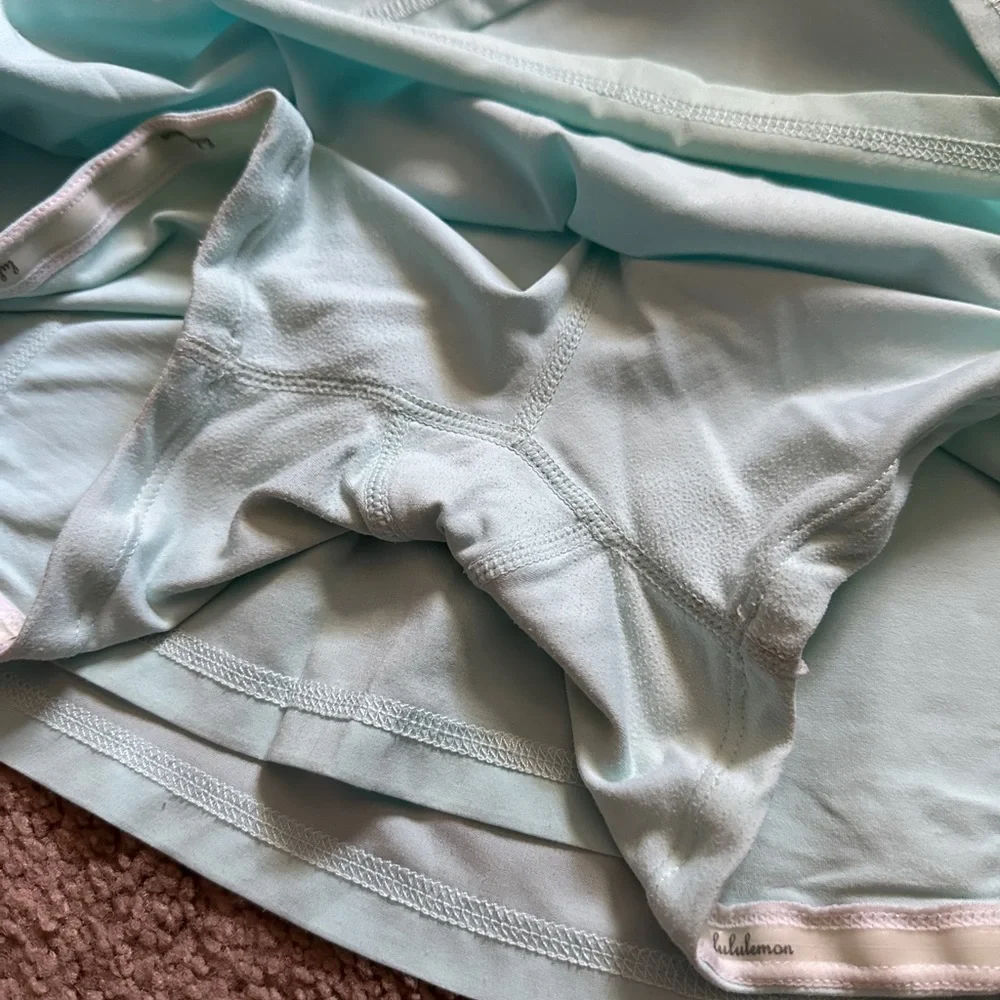 LULULEMON Run: Chase Me Skirt in Aquamarine Sz. 8 - Picture 8 of 9